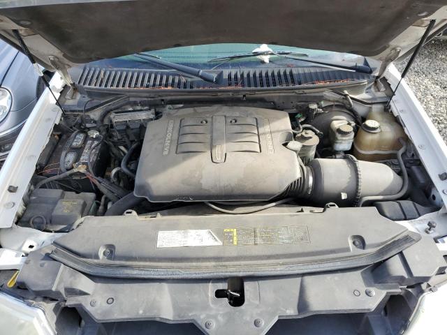 5LMFU28R34LJ31742 - 2004 LINCOLN NAVIGATOR 白色 照片 12