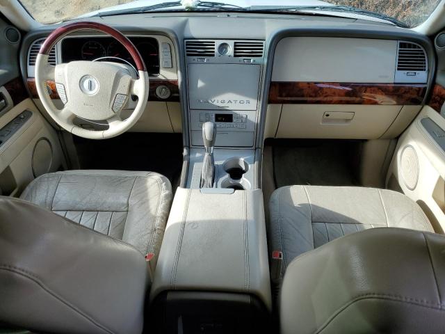 5LMFU28R34LJ31742 - 2004 LINCOLN NAVIGATOR 白色 照片 8