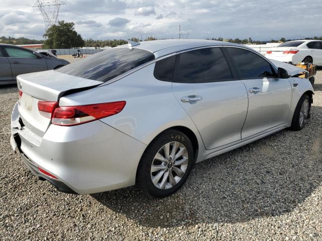 5XXGT4L37JG266425 - 2018 KIA OPTIMA LX 银色 照片 3