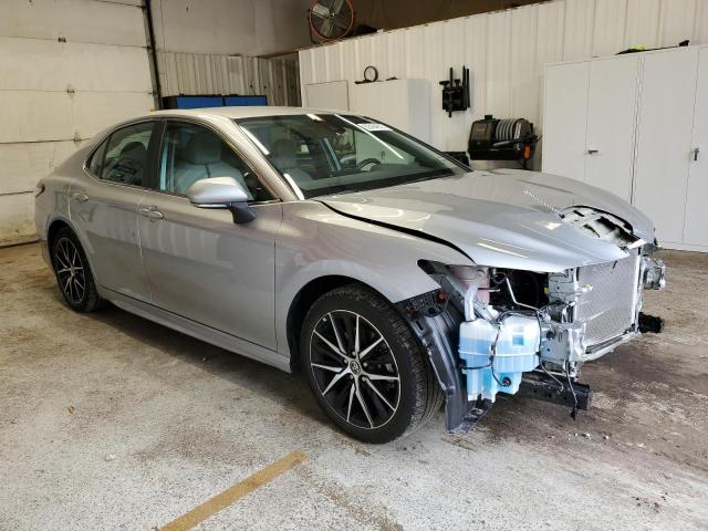 4T1G11BK8NU063942 - 2022 TOYOTA CAMRY SE 银色 照片 4