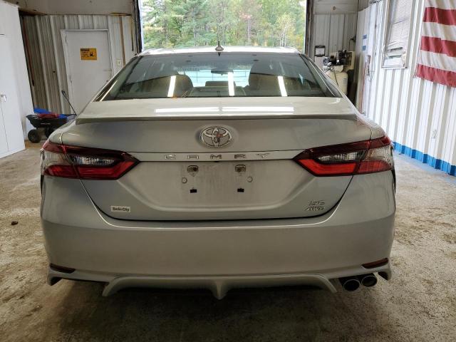 4T1G11BK8NU063942 - 2022 TOYOTA CAMRY SE 银色 照片 6