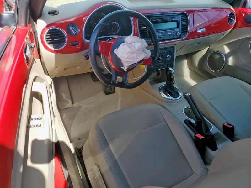 3VW5X7AT4DM826806 - 2013 VOLKSWAGEN BEETLE RED photo 8