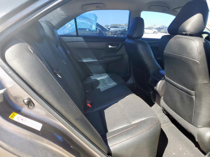 4T1BF1FK7GU123010 - 2016 TOYOTA CAMRY LE 灰色 照片 10