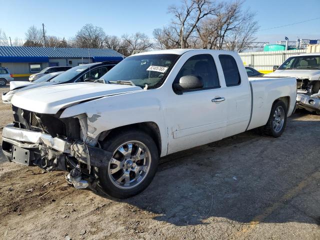 2GCEC19C771660809 - 2007 CHEVROLET SILVERADO C1500 WHITE photo 1