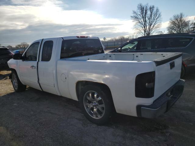 2GCEC19C771660809 - 2007 CHEVROLET SILVERADO C1500 WHITE photo 2