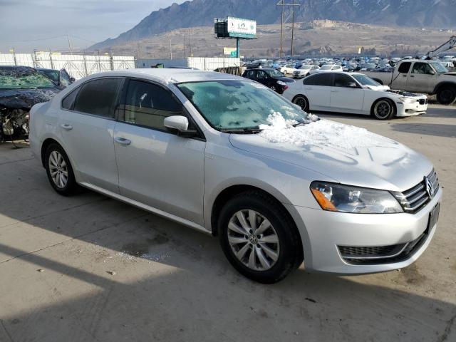 1VWAH7A33DC141726 - 2013 VOLKSWAGEN PASSAT S SILVER photo 4