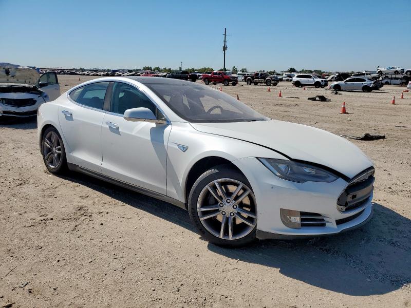 5YJSA1CG8DFP20495 - 2013 TESLA MODEL S Biały zdjęcie 4