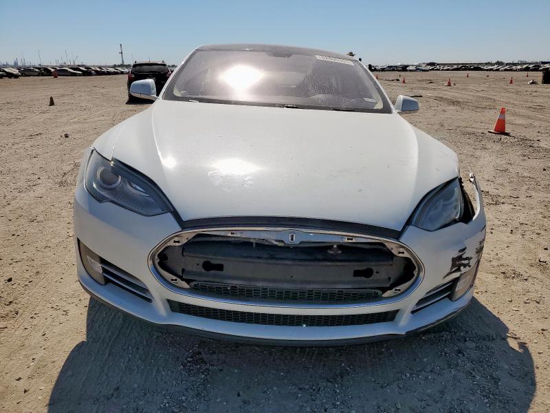 5YJSA1CG8DFP20495 - 2013 TESLA MODEL S Biały zdjęcie 5