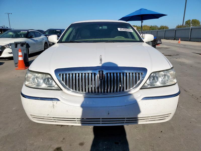 1LNHM81W86Y632761 - 2006 LINCOLN TOWN CAR SIGNATURE Beyaz fotoğraf 5