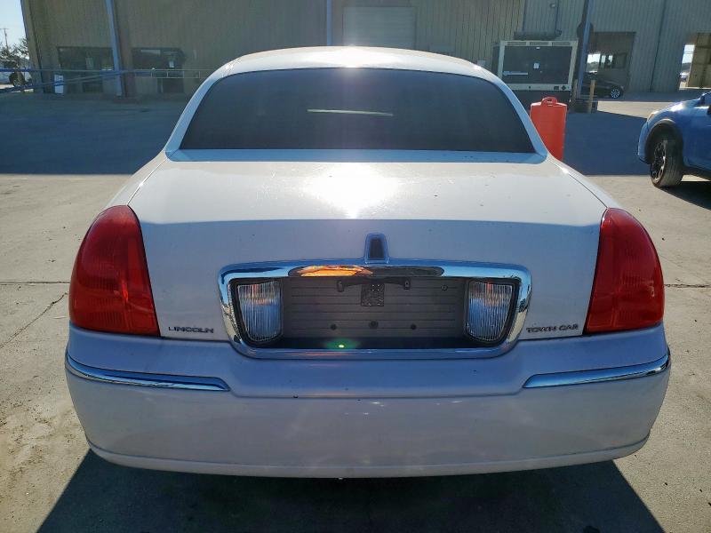 1LNHM81W86Y632761 - 2006 LINCOLN TOWN CAR SIGNATURE Beyaz fotoğraf 6