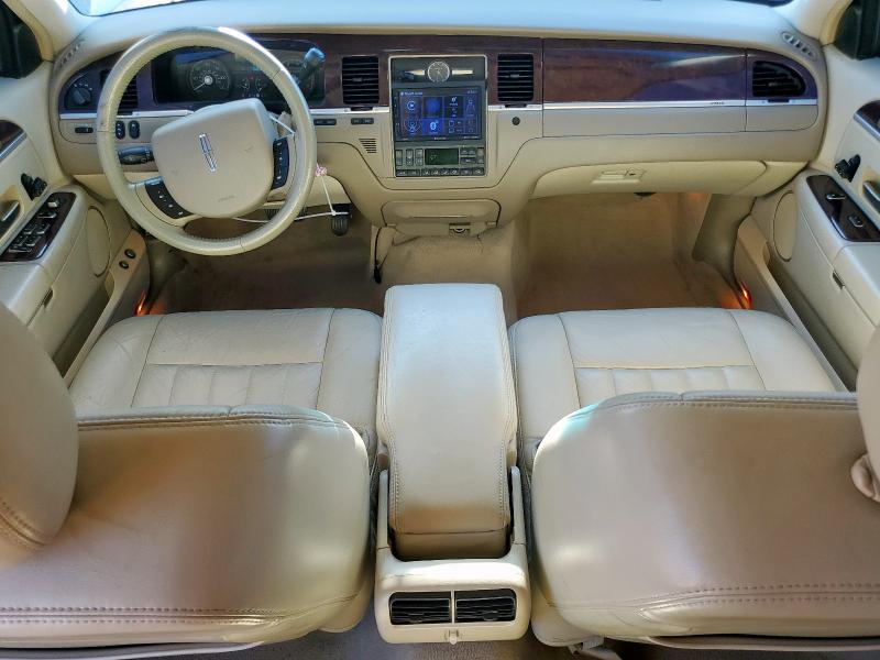 1LNHM81W86Y632761 - 2006 LINCOLN TOWN CAR SIGNATURE Beyaz fotoğraf 8
