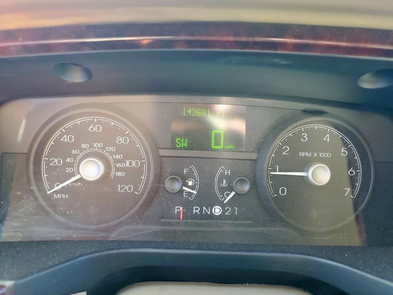 1LNHM81W86Y632761 - 2006 LINCOLN TOWN CAR SIGNATURE Beyaz fotoğraf 9