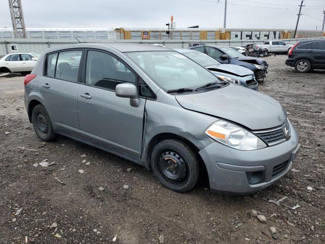 3N1BC13E58L432176 - 2008 NISSAN VERSA S GRAY photo 4