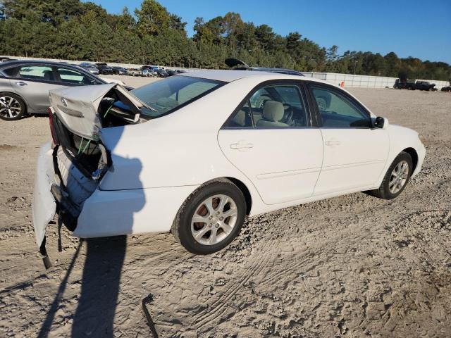 JTDBE32KX40254380 - 2004 TOYOTA CAMRY LE Белый фото 3