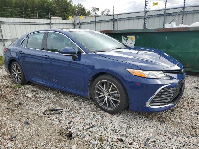 4T1F11BK5RU116744 - 2024 TOYOTA CAMRY XLE BLUE photo 4