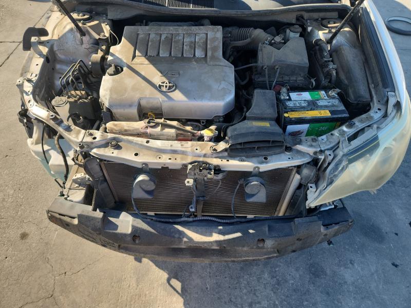 4T1BK1FK2CU502955 - 2012 TOYOTA CAMRY SE SILVER photo 11