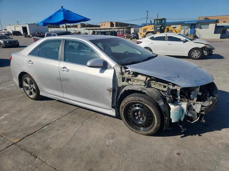 4T1BK1FK2CU502955 - 2012 TOYOTA CAMRY SE SILVER photo 4
