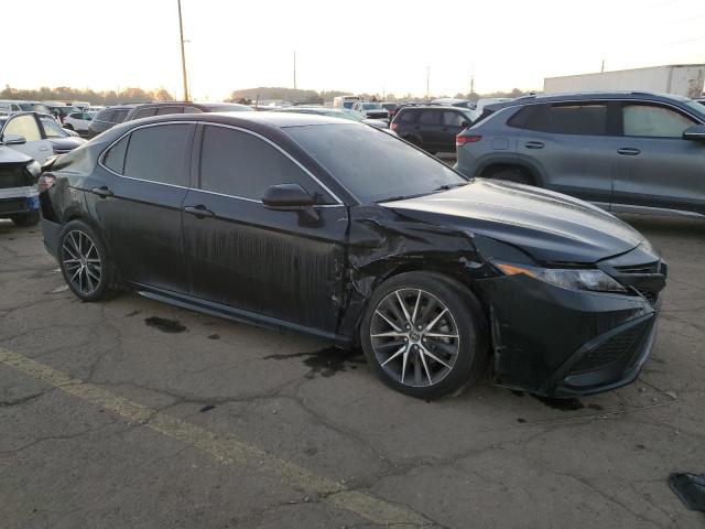 4T1G11BK6MU026662 - 2021 TOYOTA CAMRY SE შავი ფოტო 4