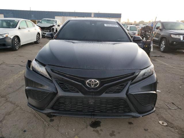 4T1G11BK6MU026662 - 2021 TOYOTA CAMRY SE შავი ფოტო 5