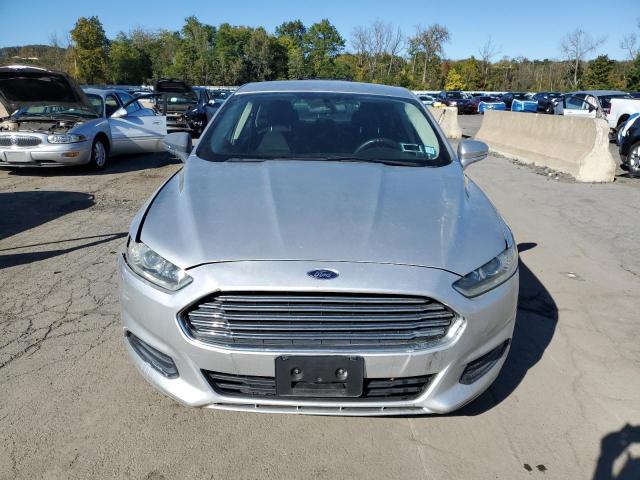 3FA6P0H79GR310235 - 2016 FORD FUSION SE SILVER photo 5
