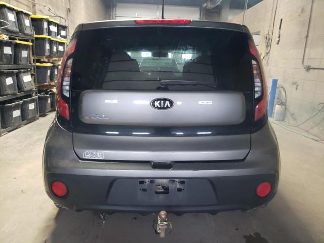 KNDJN2A2XJ7587236 - 2018 KIA SOUL GRAY photo 6