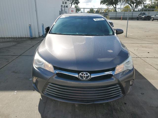 4T4BF1FK8GR572542 - 2016 TOYOTA CAMRY LE GRAY photo 5