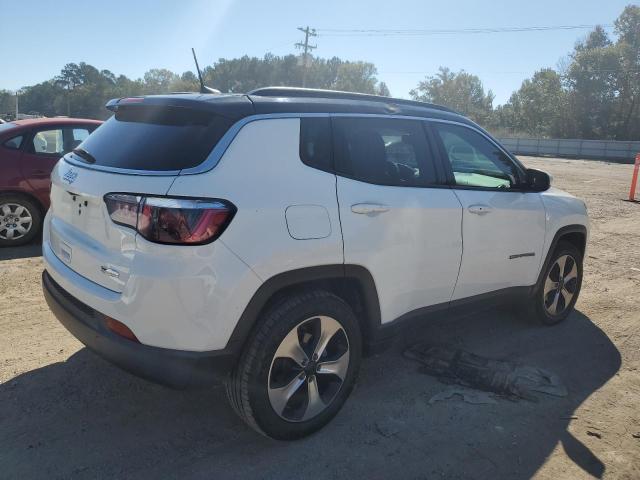 3C4NJCBB6JT240399 - 2018 JEEP COMPASS LATITUDE WHITE photo 3