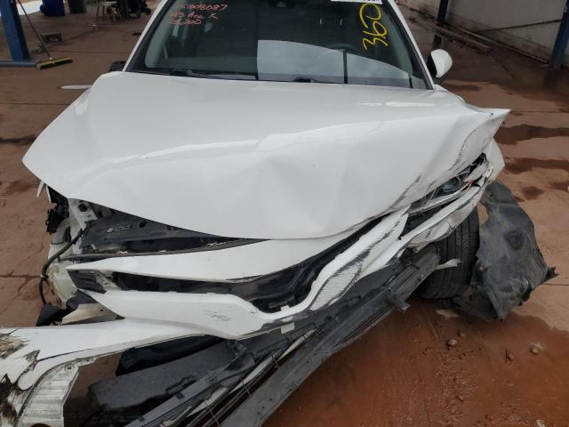 4T1B11HK6JU097289 - 2018 TOYOTA CAMRY L WHITE photo 11