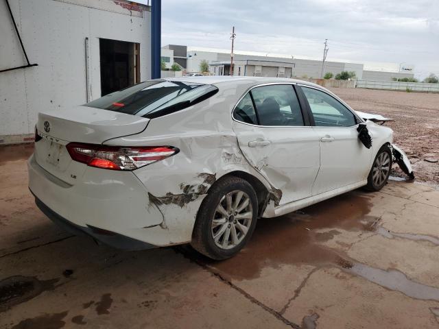 4T1B11HK6JU097289 - 2018 TOYOTA CAMRY L WHITE photo 3