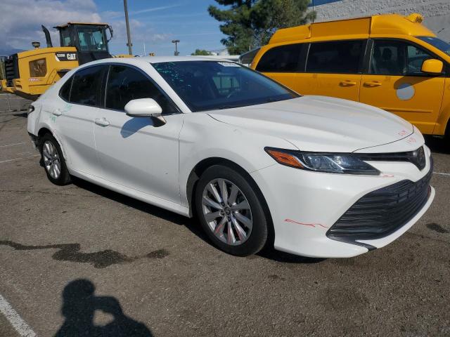 JTNB11HK6J3039057 - 2018 TOYOTA CAMRY L WHITE photo 4