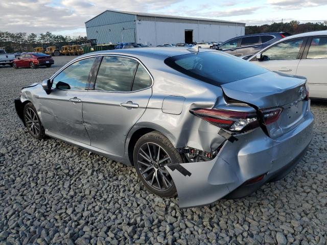 4T1F11BK0MU035918 - 2021 TOYOTA CAMRY XLE Gümüş foto 2