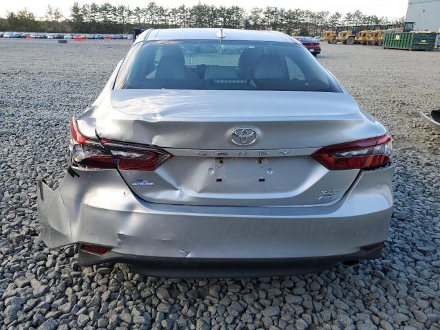 4T1F11BK0MU035918 - 2021 TOYOTA CAMRY XLE Gümüş foto 6