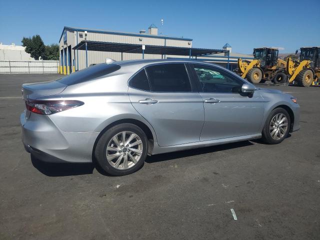 4T1R11AKXPU820868 - 2023 TOYOTA CAMRY LE SILVER photo 3