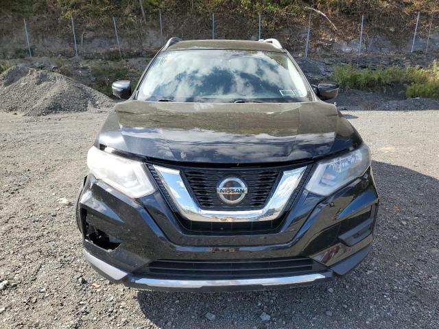 KNMAT2MV2JP613646 - 2018 NISSAN ROGUE S Schwarz Foto 5