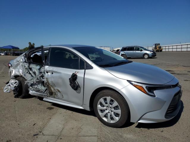 JTDBCMFE8S3077582 - 2025 TOYOTA COROLLA LE SILVER photo 4