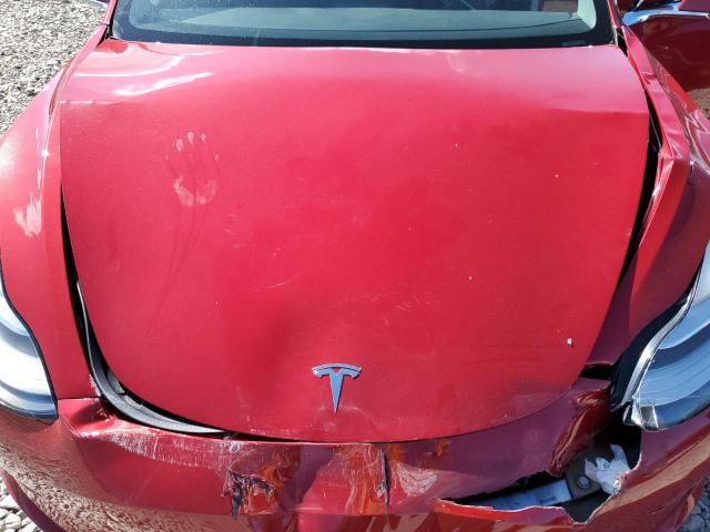 5YJ3E1EB8JF063199 - 2018 TESLA MODEL 3 Rot Foto 11