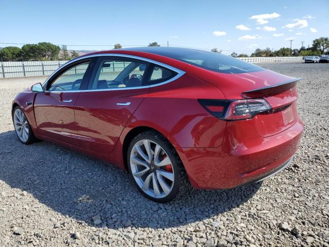 5YJ3E1EB8JF063199 - 2018 TESLA MODEL 3 Rot Foto 2