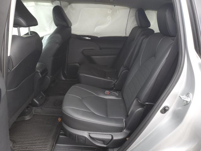 5TDGZRAH0MS518402 - 2021 TOYOTA HIGHLANDER XLE SILVER photo 11