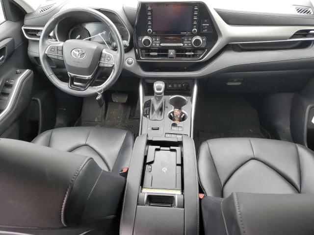 5TDGZRAH0MS518402 - 2021 TOYOTA HIGHLANDER XLE SILVER photo 8