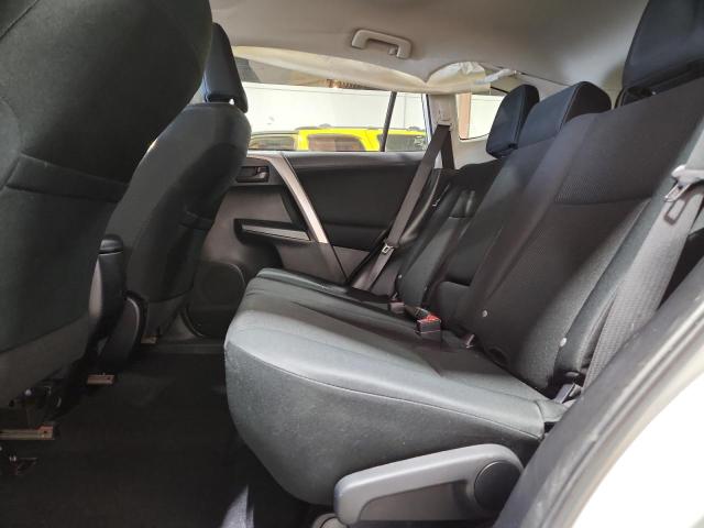 JTMBFREV8JJ742528 - 2018 TOYOTA RAV4 LE أبيض صورة 11