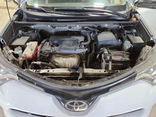 JTMBFREV8JJ742528 - 2018 TOYOTA RAV4 LE أبيض صورة 12