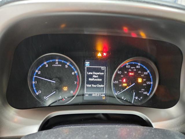 JTMBFREV8JJ742528 - 2018 TOYOTA RAV4 LE أبيض صورة 9