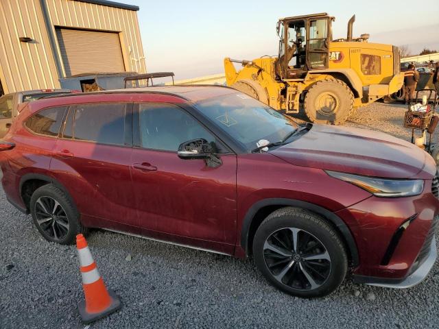 5TDJZRBH9MS061481 - 2021 TOYOTA HIGHLANDER XSE RED photo 4