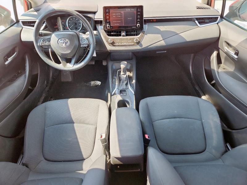 5YFEPMAE1MP222075 - 2021 TOYOTA COROLLA LE წითელი ფოტო 8