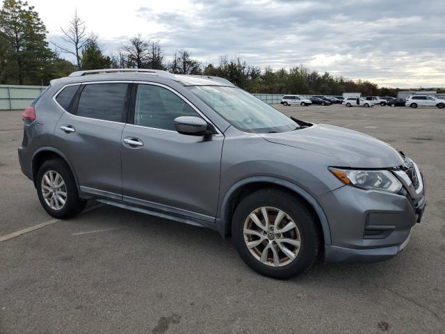 KNMAT2MV0JP595275 - 2018 NISSAN ROGUE S Серый фото 4