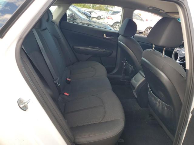 5XXGT4L30GG043149 - 2016 KIA OPTIMA LX WHITE photo 10