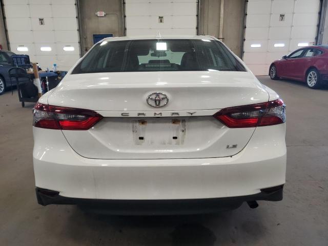 4T1C11AK0NU648269 - 2022 TOYOTA CAMRY LE WHITE photo 6
