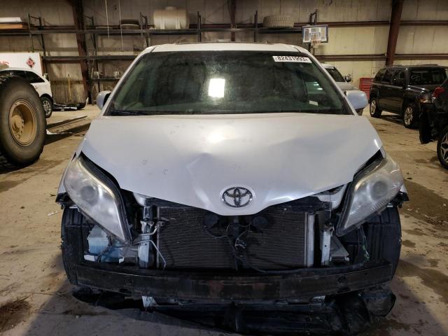 5TDYK3DCXBS114932 - 2011 TOYOTA SIENNA XLE WHITE photo 5