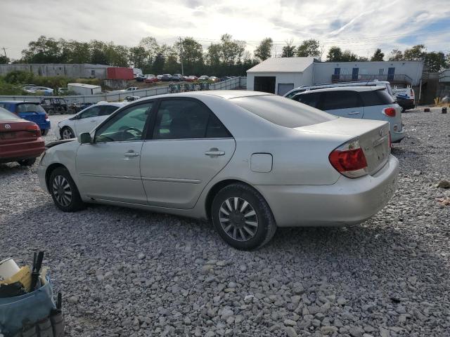 JTDBE32K563058252 - 2006 TOYOTA CAMRY LE Beige Foto 2