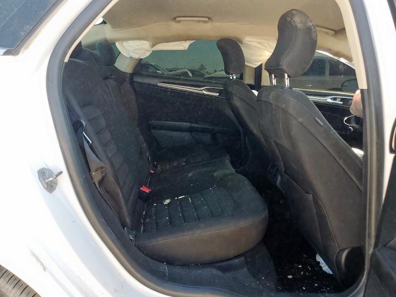 3FA6P0H70JR123683 - 2018 FORD FUSION SE أبيض صورة 10